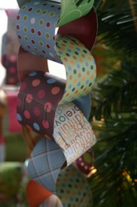 leftover wrapping paper chain